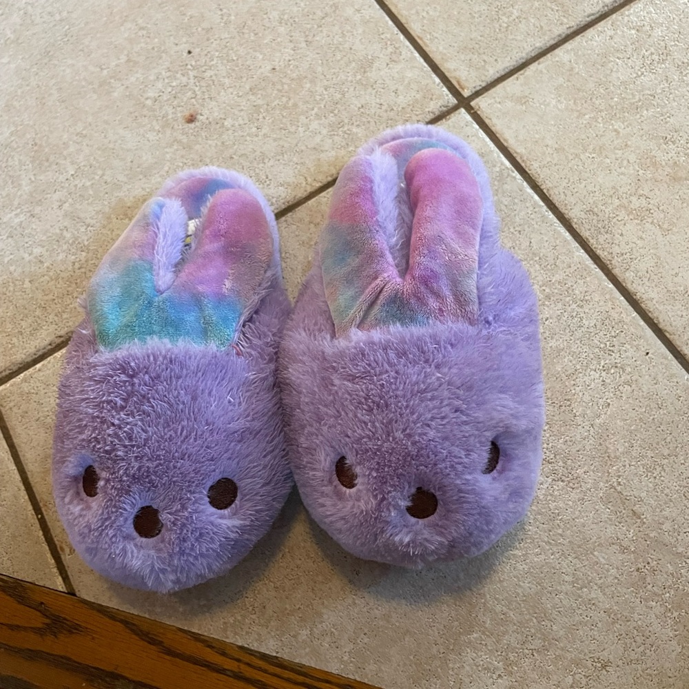 Size 13/1 peeps slippers